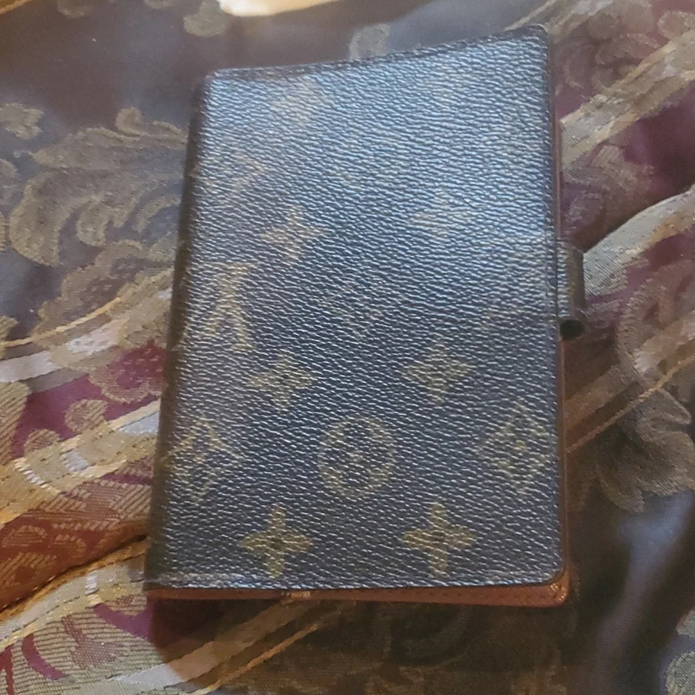Louis vuitton HP 4 items   pm agenda passport  gorgeous dust cover box